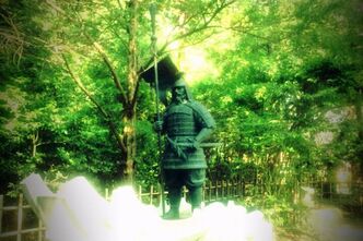 朝の神社は神秘的