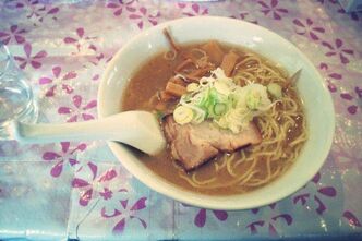 看板にゃんこがお出迎え。～ラーメンのぼうや