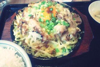 がっつり焼きそば定食。ご飯のおかわりとか無理