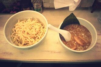ロックなラーメン屋でつけ麺をいただきました