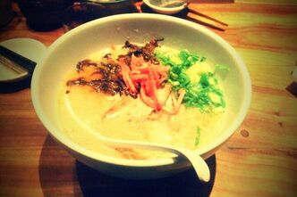 久しぶりのラーメンは定番のとんこつ