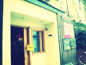 ちいさなお店でチキンライスをいただきました