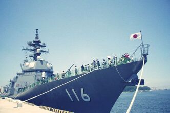 護衛艦「てるづき」見学