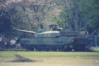陸自のデモンストレーション（格闘員・偵察バイク隊・10式戦車）を見学