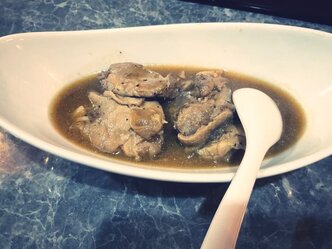 地元のフィリピン料理店で食事