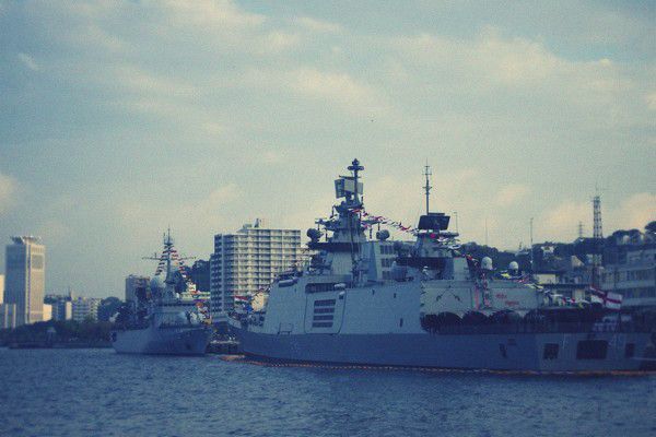 インド海軍の艦艇「サヒャリド」に乗艦