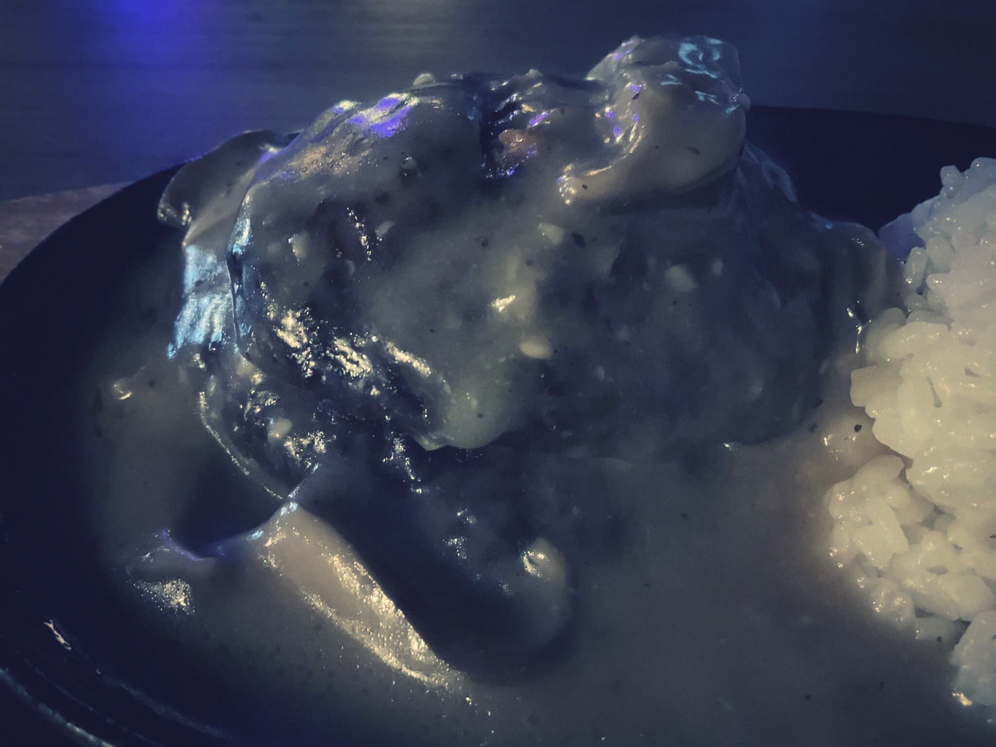 雑居ビルの異国